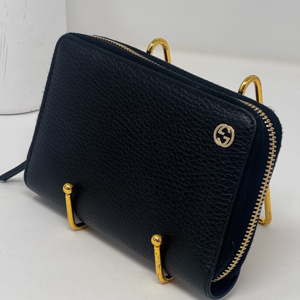 💯Authentic GUCCI black leather zip around wallet - Picture 2 of 7
